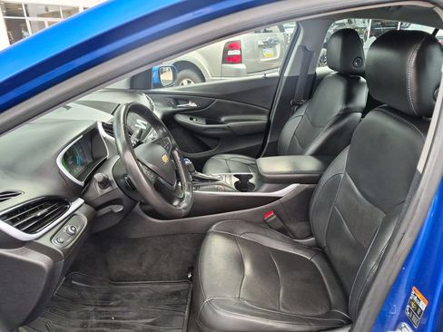 Used 2018 Chevrolet Volt LT w/ Comfort Package FWD image 12