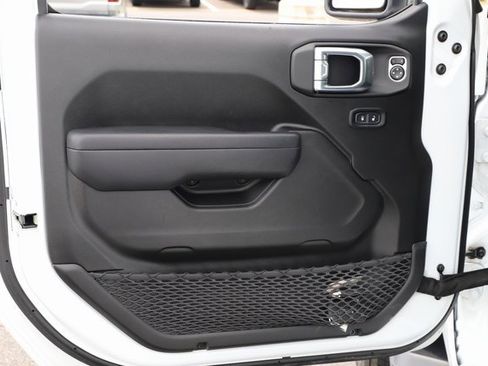 Used 2024 Jeep Gladiator Sport image 16