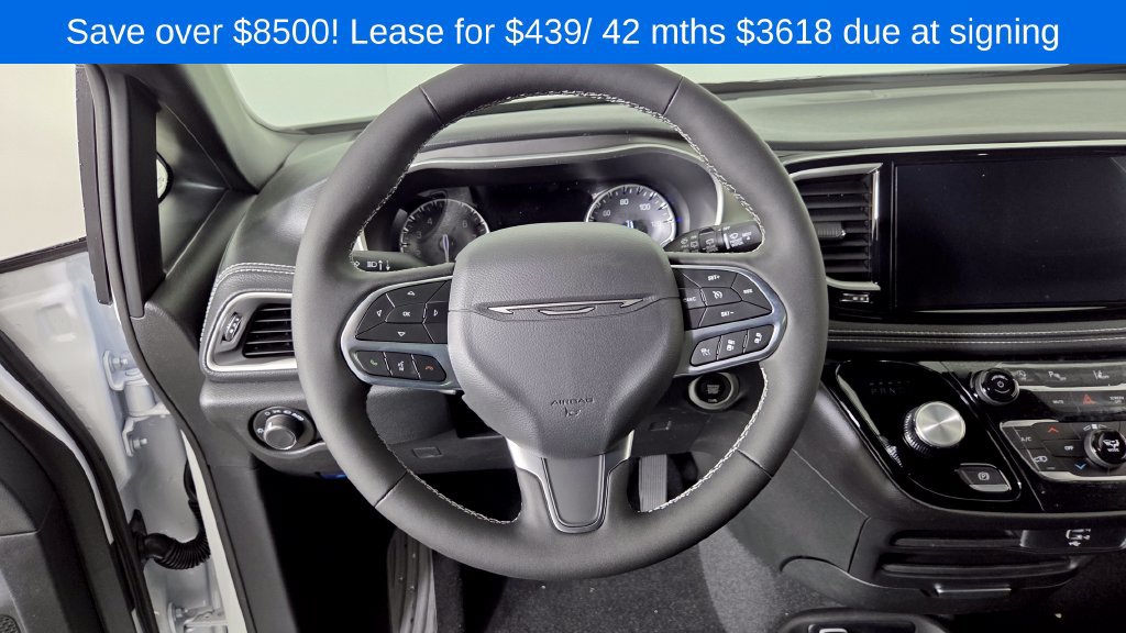 New 2027 Chrysler Pacifica Select AWD/4WD image 17