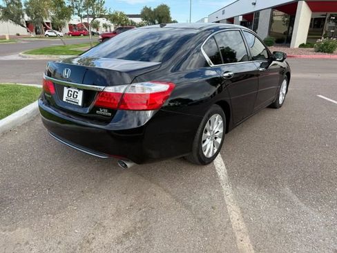 Used 2015 Honda Accord Touring image 3