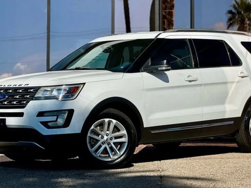 Used 2017 Ford Explorer XLT w/ Equipment Group 201A image 3