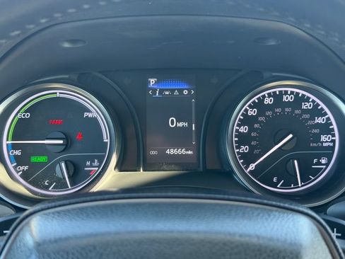 Used 2024 Toyota Camry SE FWD image 11