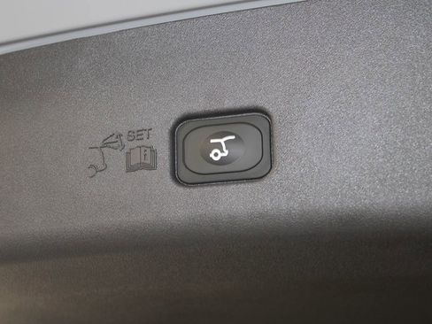 New 2026 Lincoln Nautilus Premier image 16