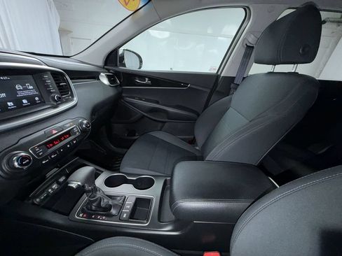 Used 2019 Kia Sorento AWD V6 image 9