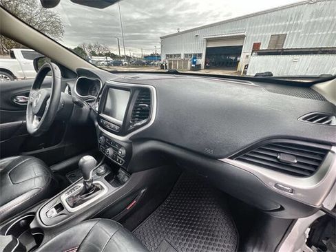 Used 2014 Jeep Cherokee Trailhawk w/ Technology Group image 28