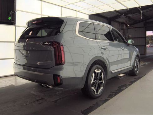 Used 2025 Kia Telluride S image 11