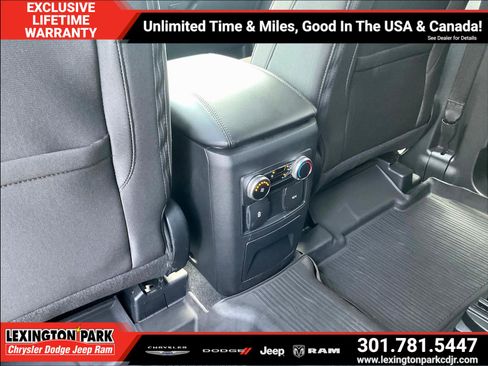 Used 2023 Ford Explorer XLT AWD/4WD image 10