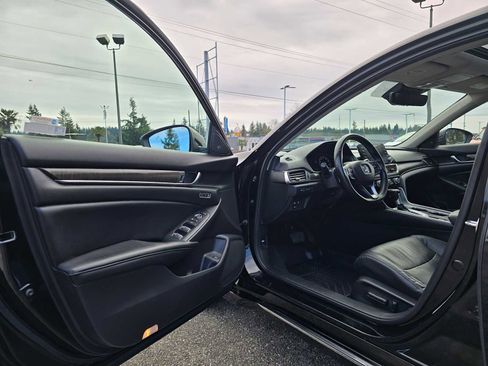 Used 2018 Honda Accord Touring image 19