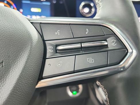 Used 2025 Chevrolet Traverse LT FWD image 23