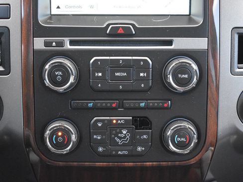 Used 2016 Ford Expedition EL Platinum image 27