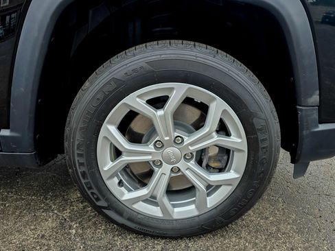 Used 2024 Jeep Compass Latitude image 23