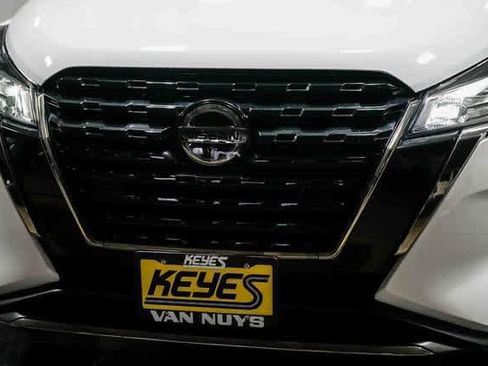 Used 2021 Nissan Kicks SR w/ SR Premium Package image 8