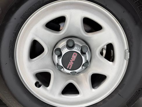 Used 2017 GMC Sierra 1500 2WD Regular Cab image 8