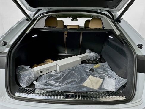 Used 2025 Audi Q8 Premium Plus w/ Premium Plus Package image 15