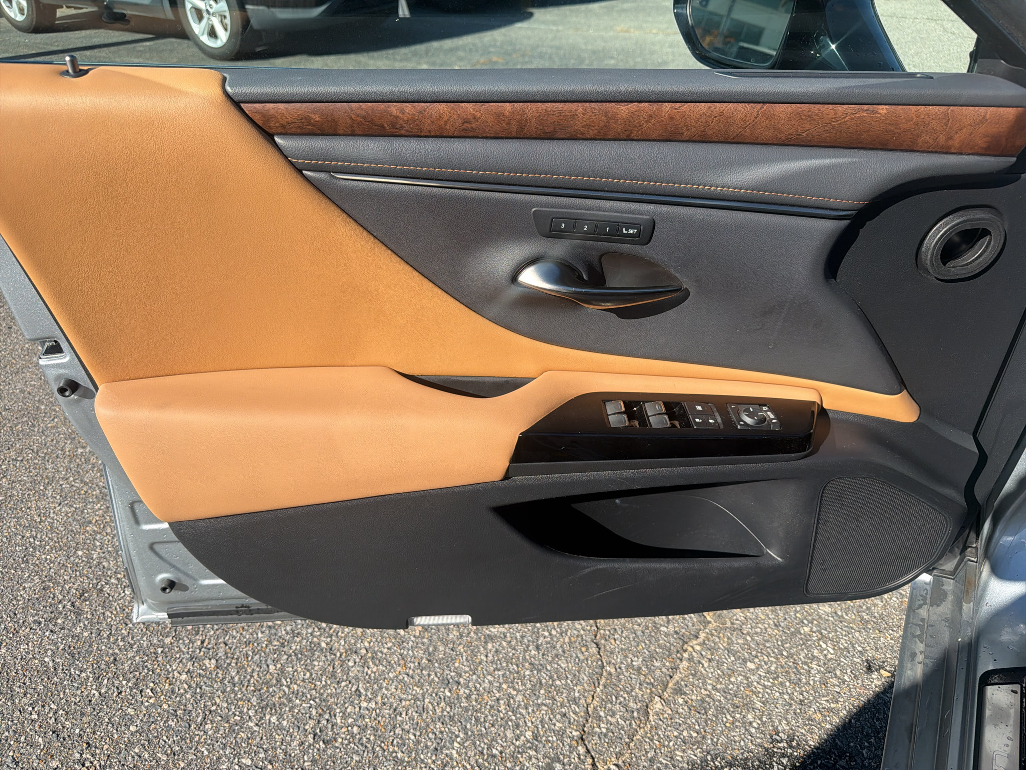 Used 2023 Lexus ES 250 w/ Premium Package AWD/4WD image 9