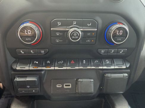 Used 2021 Chevrolet Silverado 1500 LTZ image 3