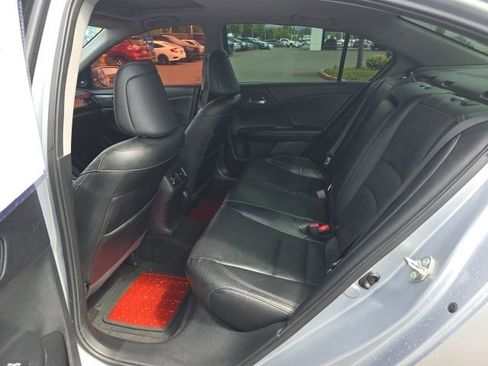 Used 2017 Honda Accord Touring image 12