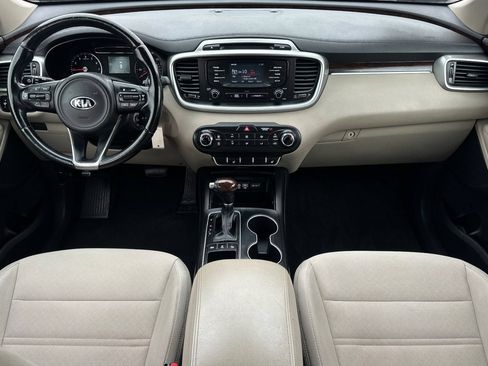 Used 2016 Kia Sorento AWD w/ LX Convenience Package image 13