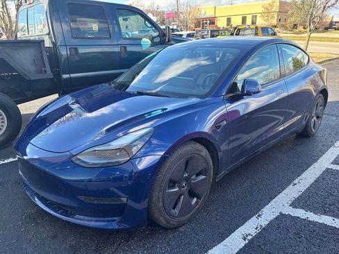 Used 2023 Tesla Model 3 Standard Range image 3