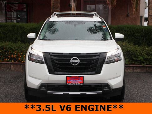 Used 2024 Nissan Pathfinder SL w/ SL Premium Package image 3