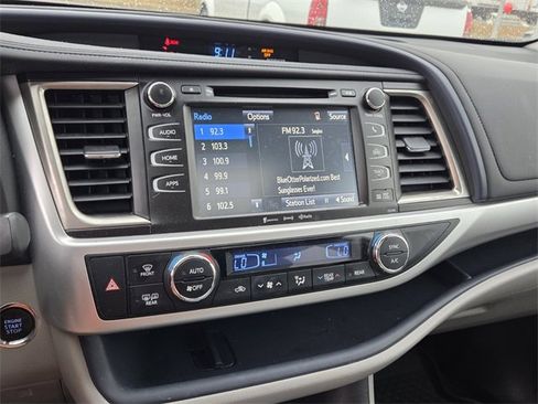 Used 2019 Toyota Highlander XLE image 22