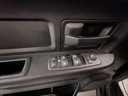 Used 2017 RAM 1500 Express RWD image 19