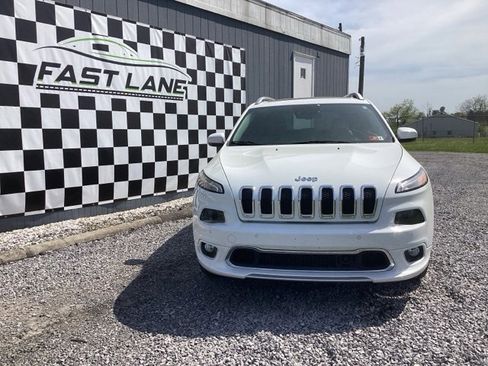 Used 2017 Jeep Cherokee Overland w/ Technology Group image 3
