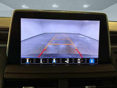 Used 2021 Chevrolet Tahoe LT w/ LT Signature Package RWD image 25