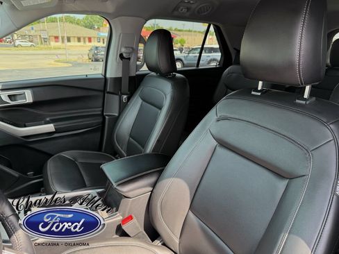 Used 2024 Ford Explorer XLT w/ Equipment Group 202A RWD image 10