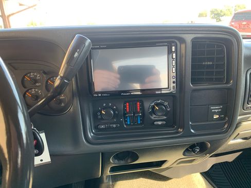 Used 2005 GMC Sierra 2500 SLE image 23
