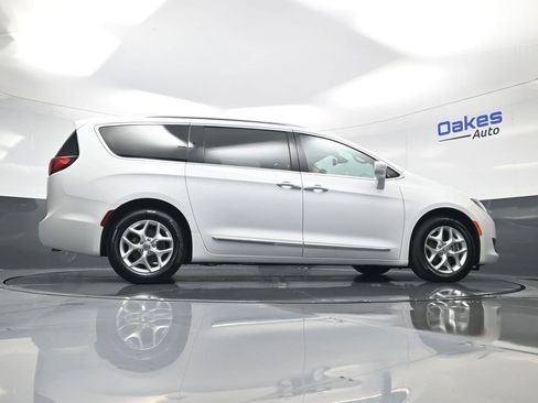 Used 2020 Chrysler Pacifica Touring-L Plus w/ Tire & Wheel Group image 48