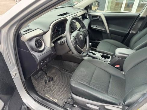 Used 2018 Toyota RAV4 LE image 20