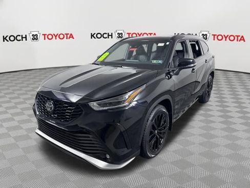 Used 2025 Toyota Highlander XSE image 3