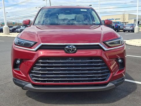 Certified 2025 Toyota Grand Highlander AWD image 2