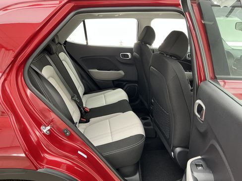 Used 2025 Hyundai Venue SEL image 23