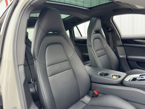 Used 2022 Porsche Panamera 4S w/ Premium Package image 44