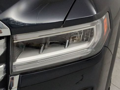 Used 2022 GMC Acadia SLE AWD/4WD image 10