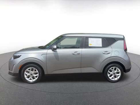 Used 2025 Kia Soul LX w/ LX Technology Package FWD image 8