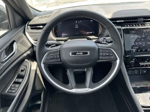 Used 2024 Jeep Grand Cherokee L Altitude AWD/4WD image 14