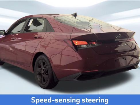 Used 2022 Hyundai Elantra SEL w/ Convenience Package FWD image 4