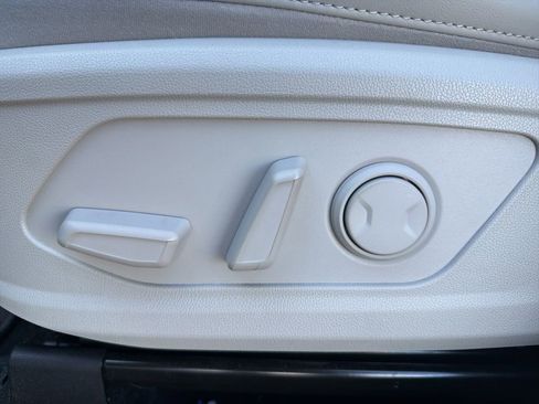 Certified 2025 Kia Sorento S image 6