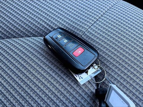 Used 2023 Toyota Highlander LE image 11