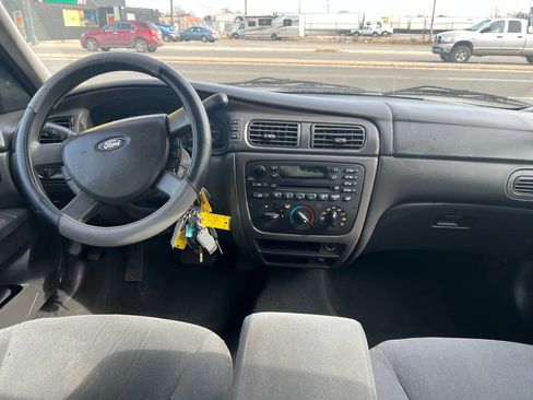 Used 2005 Ford Taurus SE image 9