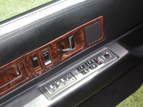 Used 1996 Cadillac Fleetwood Brougham RWD image 41