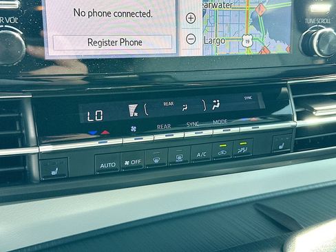 Used 2021 Toyota Sienna XSE FWD image 16