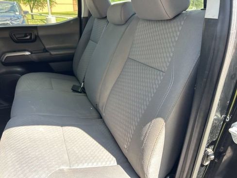 Used 2022 Toyota Tacoma SR5 w/ Technology Package image 7