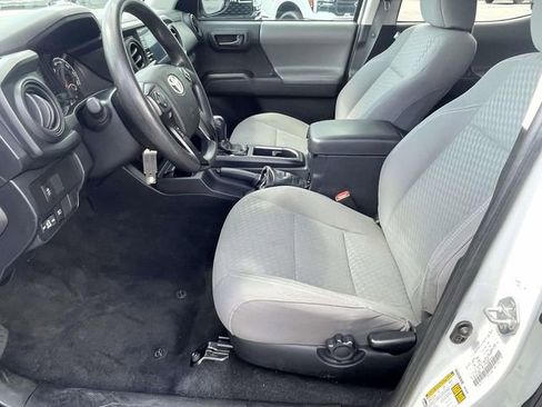 Used 2022 Toyota Tacoma SR w/ SR Convenience Package image 12