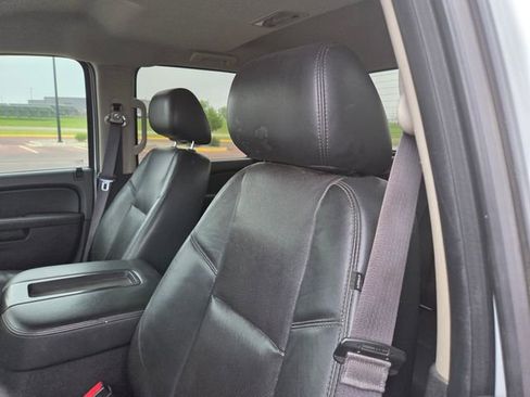 Used 2013 GMC Sierra 2500 SLT w/ Suspension Package, Off-Road AWD/4WD image 10