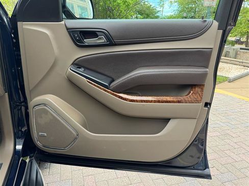 Used 2020 Chevrolet Suburban Premier AWD/4WD image 38