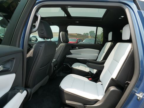 Used 2026 Chevrolet Traverse High Country AWD/4WD image 35